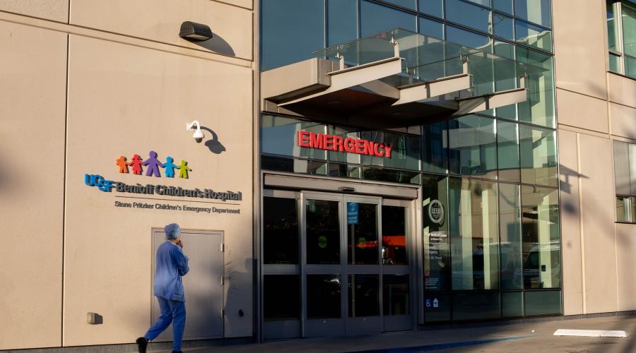 A member of the medical staff walks into the UCSF Benioff Children's Hospital Emergency entrance.